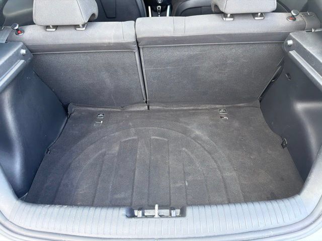 Used 2017 Hyundai Veloster FWD image 17