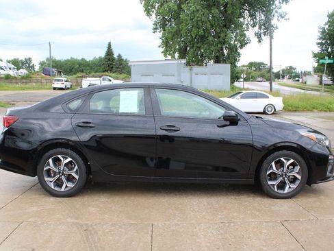 Used 2019 Kia Forte LXS FWD image 3