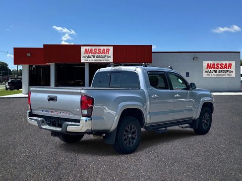 Used 2020 Toyota Tacoma SR5 RWD image 4