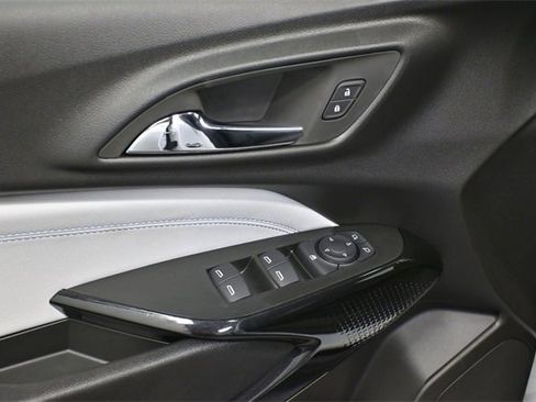 New 2026 Chevrolet Trax LT w/ Driver Confidence Package image 13