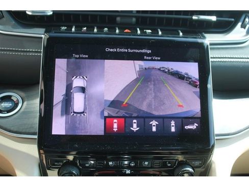 Used 2025 Jeep Grand Cherokee Limited w/ Luxury Tech Group II image 20