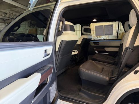 Used 2023 Toyota Sequoia Capstone AWD/4WD image 34