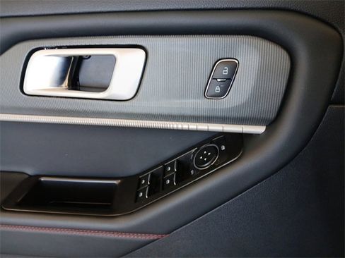 Used 2025 Ford Explorer ST-Line w/ ST-Line Street Pack image 18