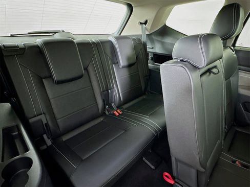 Used 2023 Volkswagen Atlas SE image 27