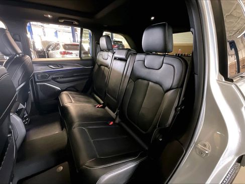 Used 2022 Jeep Grand Cherokee Overland image 20