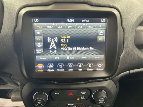 Used 2023 Jeep Renegade Latitude w/ Premium Group AWD/4WD image 14