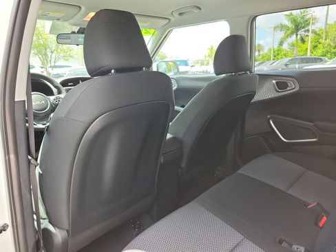 Used 2025 Kia Soul LX FWD image 11