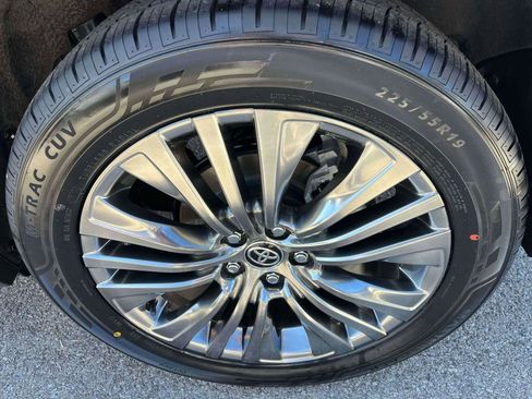 Used 2023 Toyota Venza Limited AWD/4WD image 36
