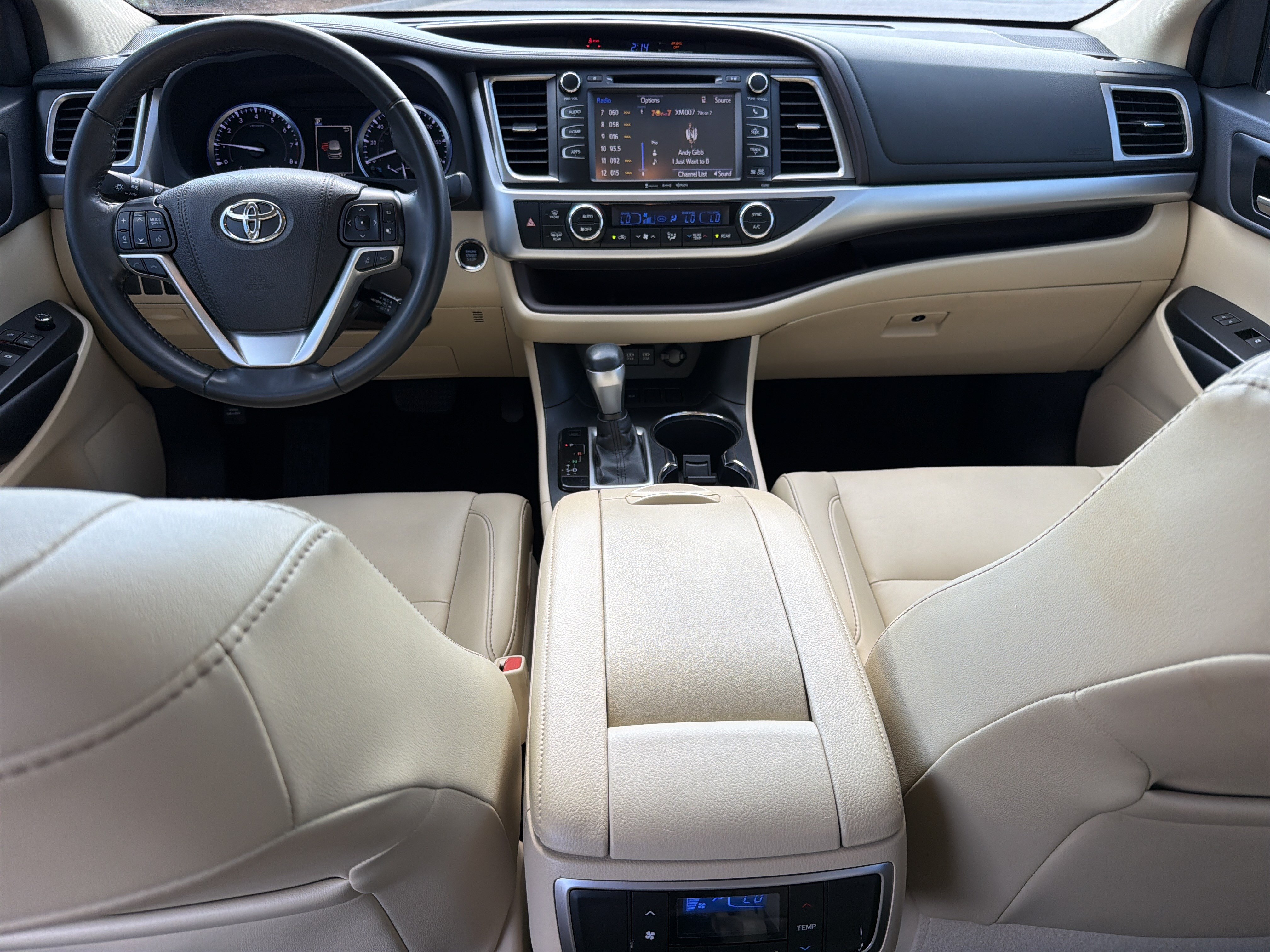 Used 2019 Toyota Highlander XLE FWD image 4