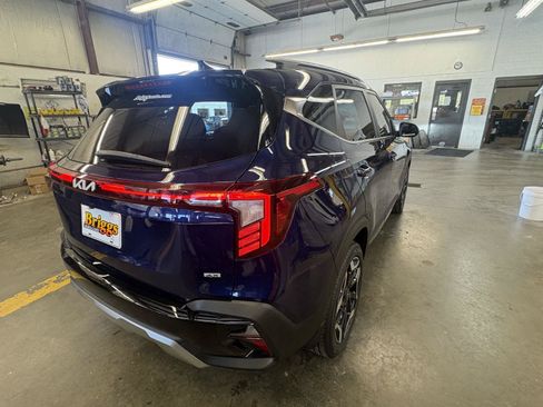 Used 2024 Kia Seltos SX w/ SX Sunroof Package AWD/4WD image 5
