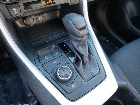 Certified 2025 Toyota RAV4 LE AWD/4WD image 18