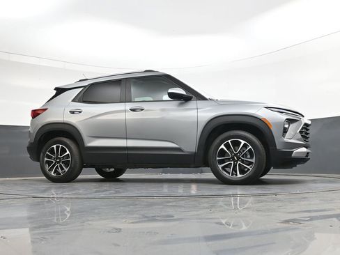 Used 2025 Chevrolet TrailBlazer LT AWD/4WD image 22
