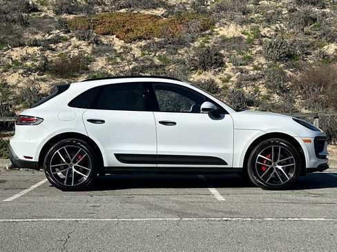 Certified 2022 Porsche Macan S image 9