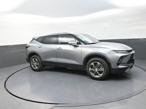 Used 2025 Chevrolet Blazer LT FWD image 32