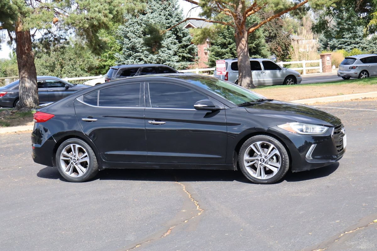 Used 2017 Hyundai Elantra Limited w/ Limited Tech Package 04 FWD image 2