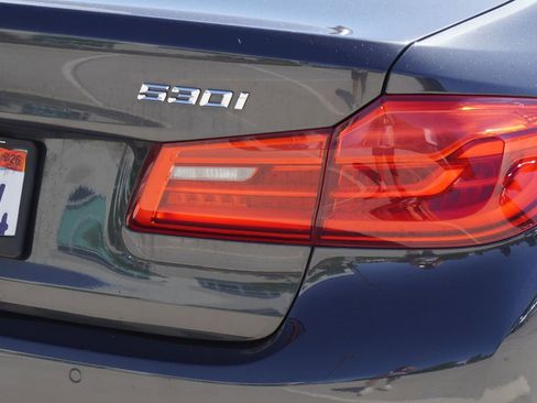 Used 2018 BMW 530i RWD image 11