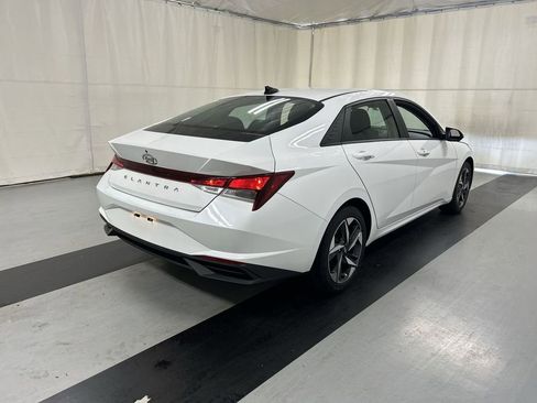 Used 2023 Hyundai Elantra SEL w/ Convenience Package image 2
