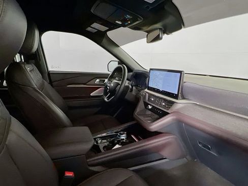 Used 2025 Ford Explorer Platinum w/ Ultimate Package image 10