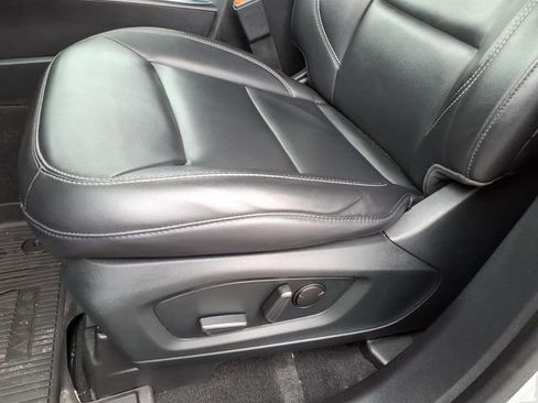 Certified 2022 Ford Explorer XLT w/ Equipment Group 202A image 12