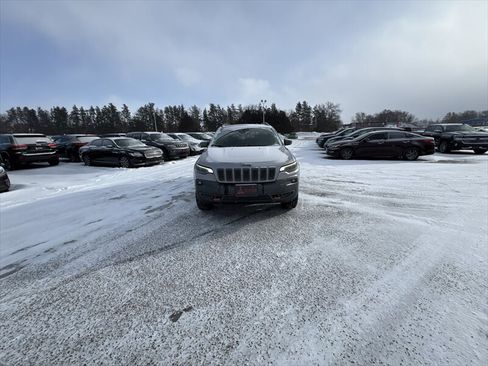 Used 2019 Jeep Cherokee Trailhawk w/ Cold Weather Group AWD/4WD image 7