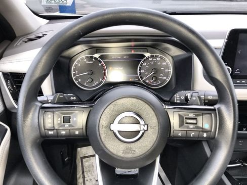 Used 2023 Nissan Rogue SV image 14