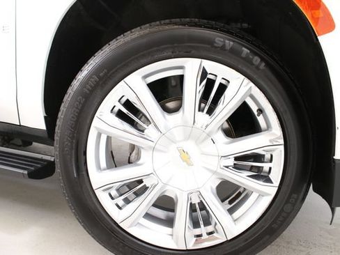 Used 2021 Chevrolet Tahoe High Country w/ Premium Package AWD/4WD image 32