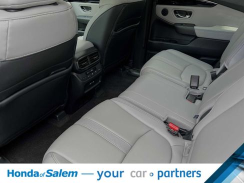 New 2025 Honda Pilot Touring image 4