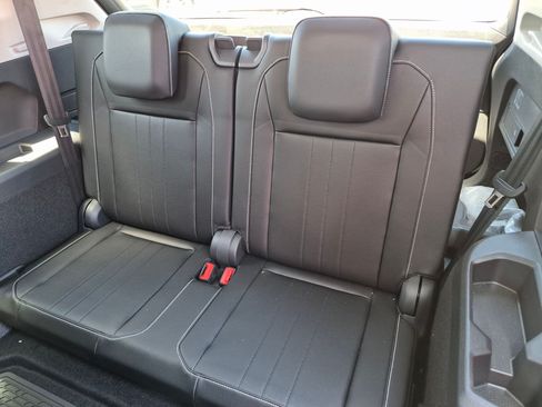 Used 2024 Volkswagen Tiguan SE FWD image 30