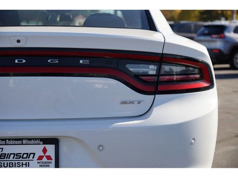 Used 2018 Dodge Charger SXT image 10