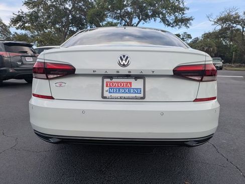 Used 2022 Volkswagen Passat 2.0T FWD image 5