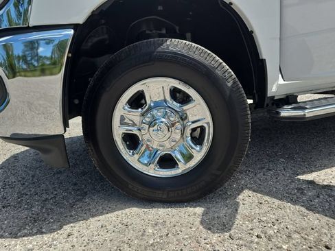 Used 2024 RAM 3500 Tradesman w/ Chrome Appearance Group AWD/4WD image 28