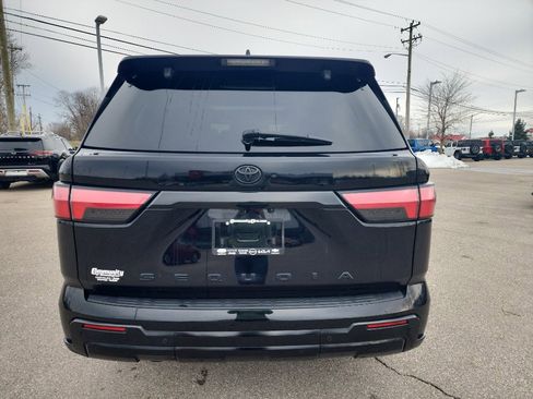 Used 2024 Toyota Sequoia Platinum image 6