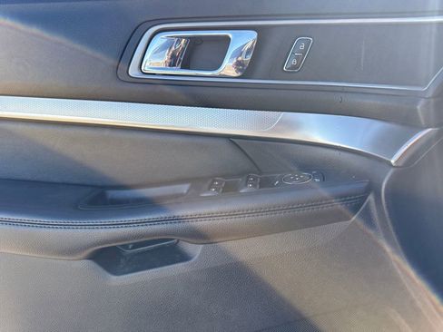 Used 2018 Ford Explorer XLT image 21