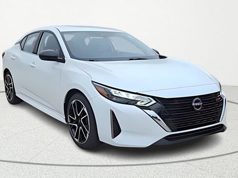 Certified 2025 Nissan Sentra SR image 1