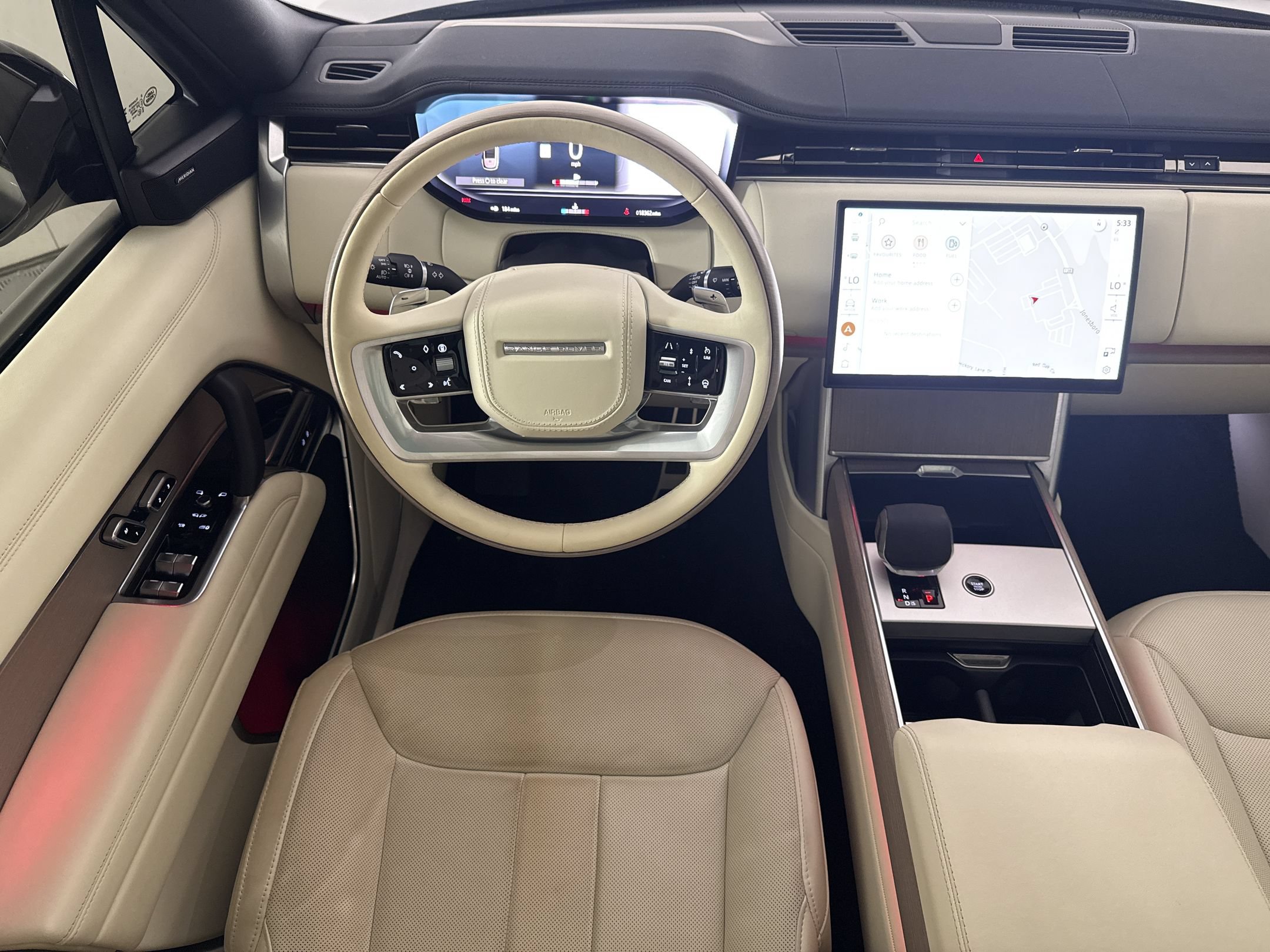Used 2025 Land Rover Range Rover SE AWD/4WD image 16