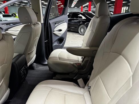 Used 2019 Buick Enclave Essence image 42