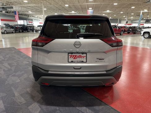 Used 2023 Nissan Rogue SV AWD/4WD image 4