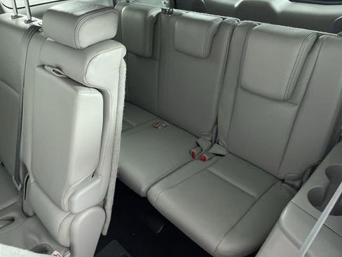 Used 2017 Toyota Highlander Limited image 36