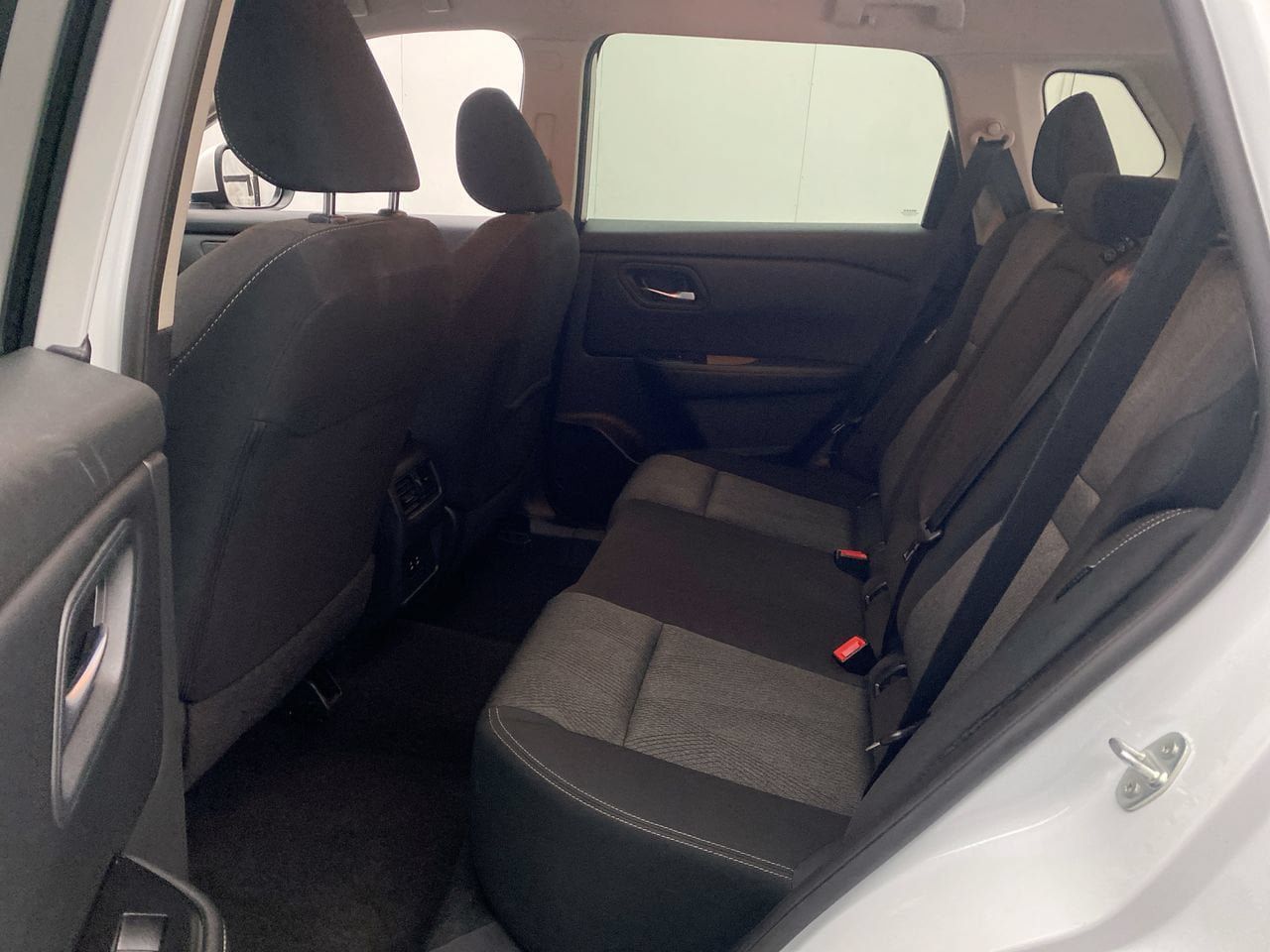 Used 2025 Nissan Rogue SV AWD/4WD image 23