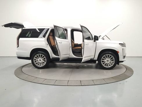 Used 2023 Cadillac Escalade Premium Luxury AWD/4WD image 16