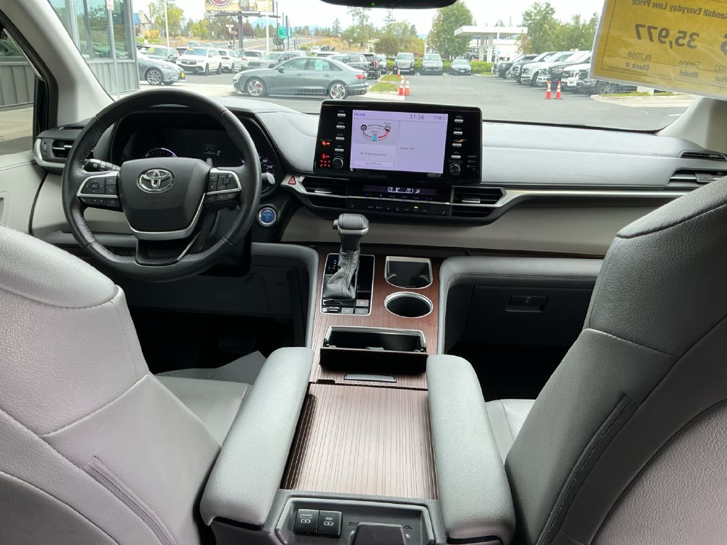 Used 2022 Toyota Sienna XLE FWD image 21