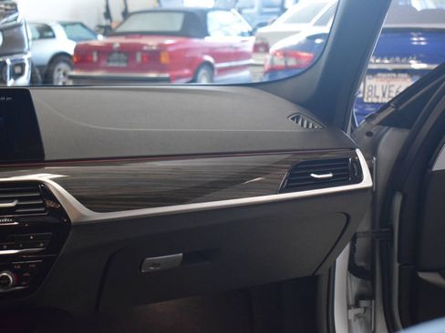 Used 2018 BMW 530i xDrive AWD/4WD image 44