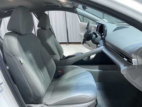 Used 2023 Hyundai Elantra SEL FWD image 14