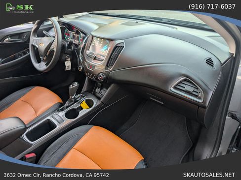 Used 2018 Chevrolet Cruze LT FWD image 22