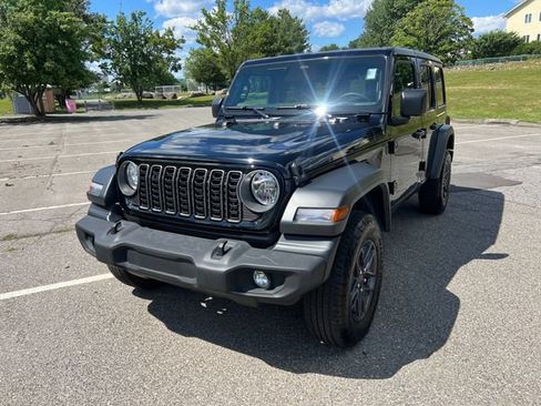 Used 2025 Jeep Wrangler Unlimited Sport AWD/4WD image 4