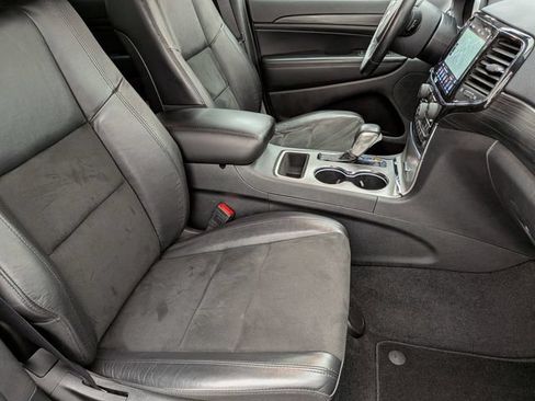 Used 2022 Jeep Grand Cherokee Laredo X AWD/4WD image 24