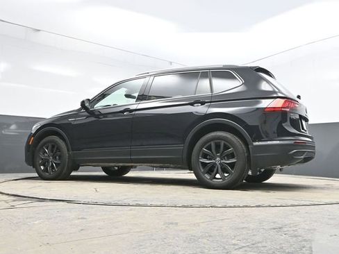 Used 2024 Volkswagen Tiguan SE image 35