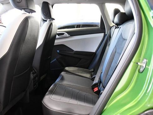 New 2026 Volkswagen Taos SE image 13