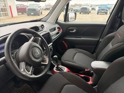 Certified 2021 Jeep Renegade Trailhawk w/ Trailer Tow Group image 6