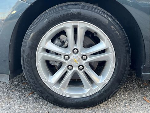 Used 2017 Chevrolet Cruze LT image 10